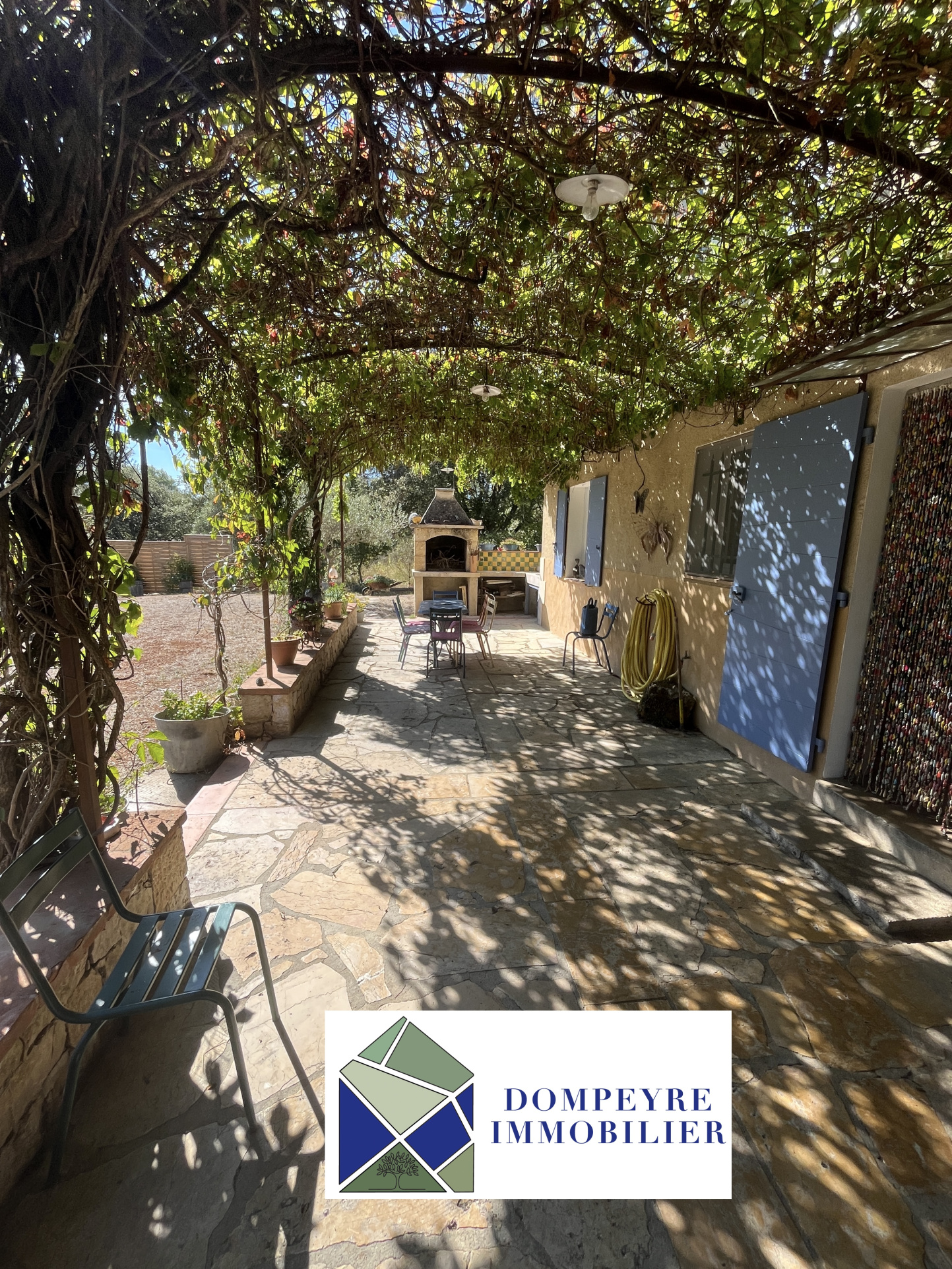 Mas provençal d'exception + studio indépendant
